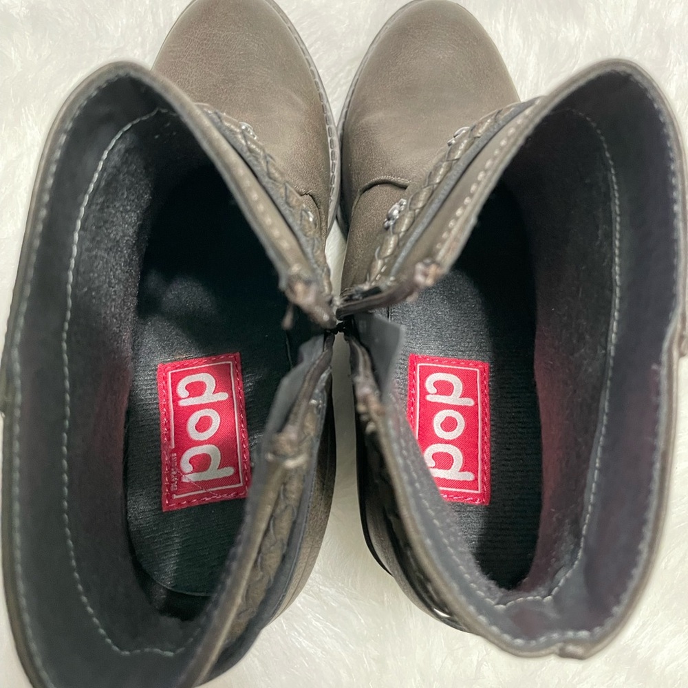 Pop boots size 6.5 m